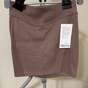 Lululemon Stylish Tan Mini Skirt for Women